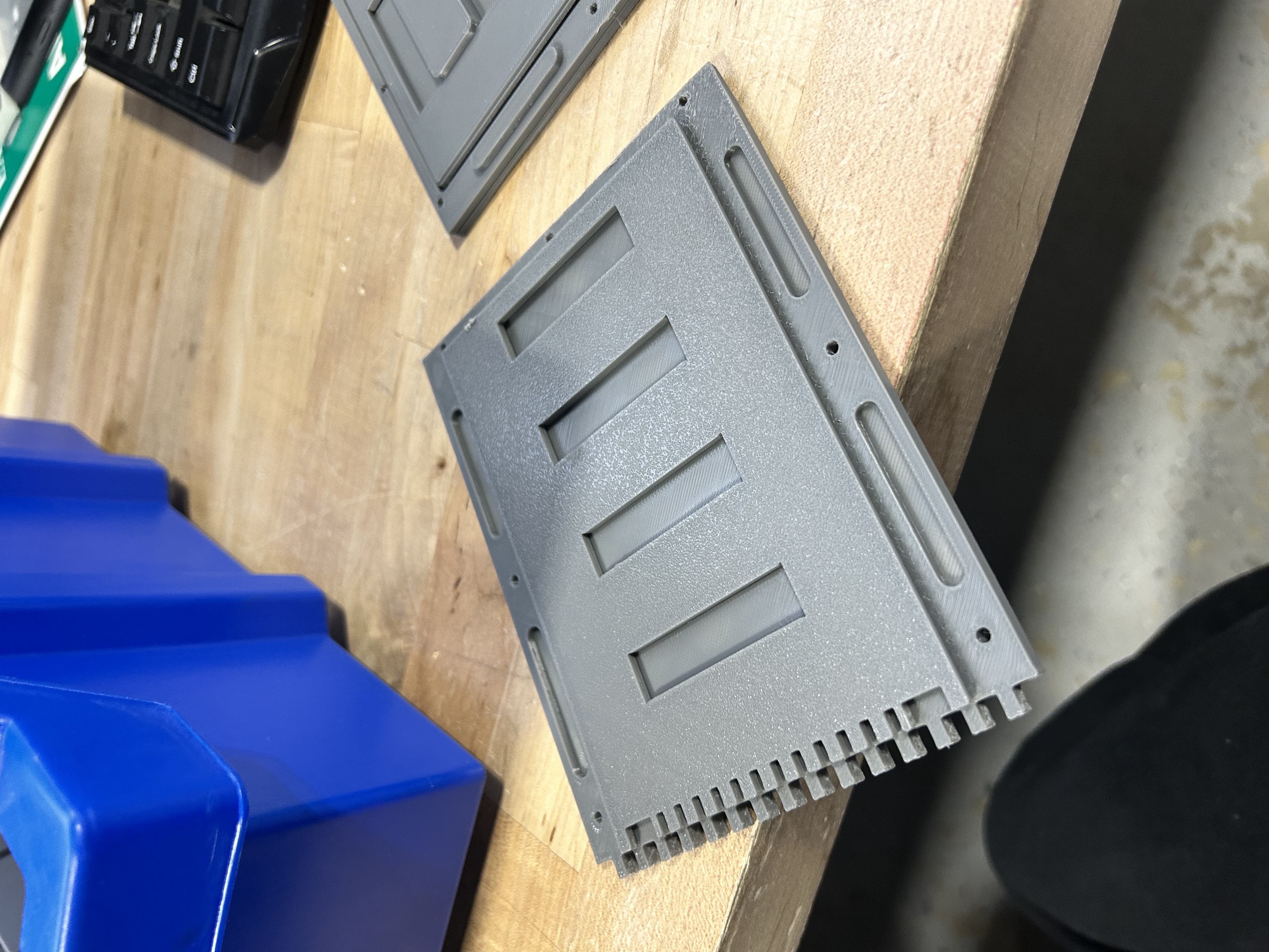 top and bottom layer of the mold connected
